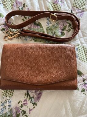 Cuyana Pebbled Leather Crossbody Wallet in Caramel Brown with Gold Hardware